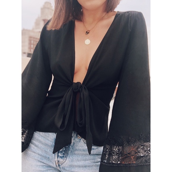 Last 1✨Shae Black Puff Sleeve Tie Front Kimono Top - Picture 3 of 8